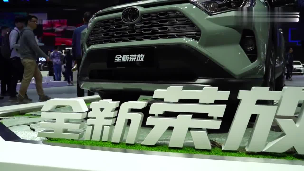 上海车展实拍全新RAV4荣放，四季度上市，对标奇骏、CR-V