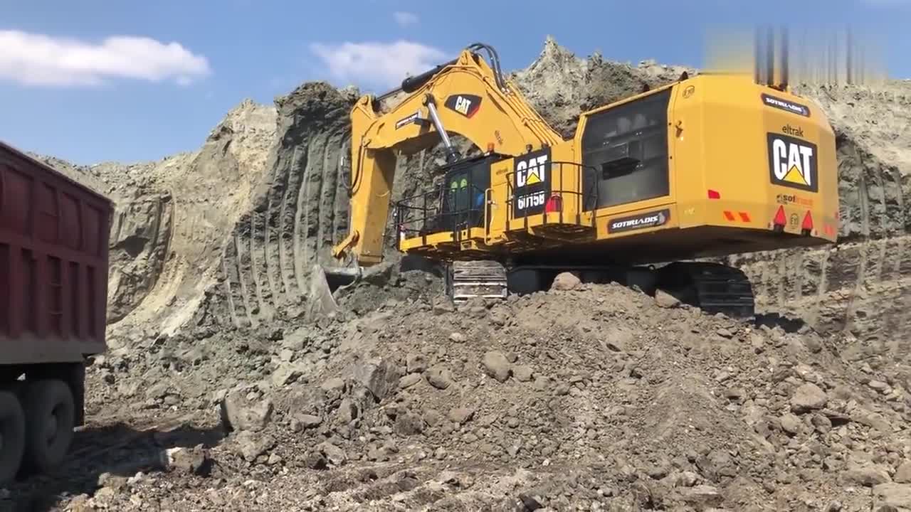 6015B类挖掘机装载卡车