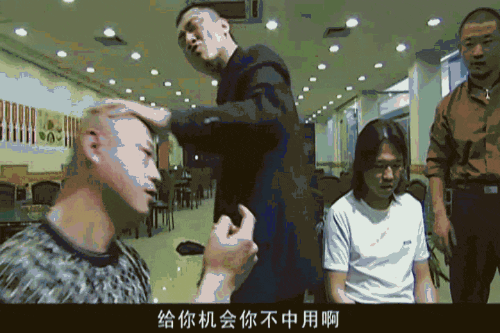 《征服》里的刘华强, 最开始只是个摆地摊的, 一件事让他声名鹊起