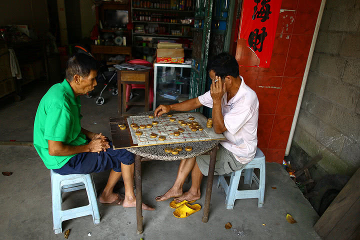 在农村,此类农民每日打牌喝酒,却从不缺钱花,从哪里赚的钱呢?