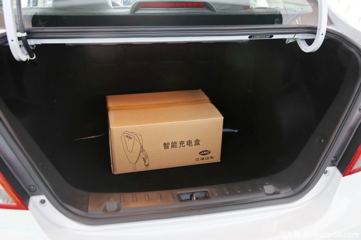 外表小巧内在实用,江淮新能源iEV7L到店实拍
