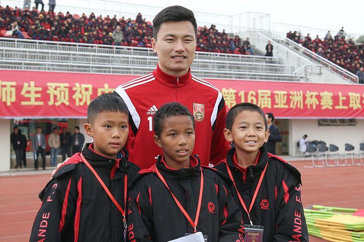 恒大混血郑智: 16岁百米10秒9! 获许家印郜林