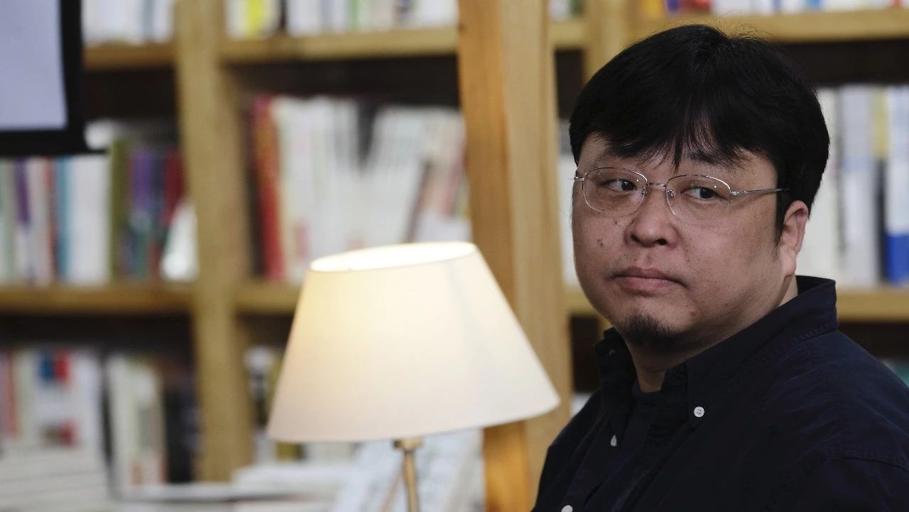 精日也没什么?媒体:罗永浩你三观被锤子砸碎了