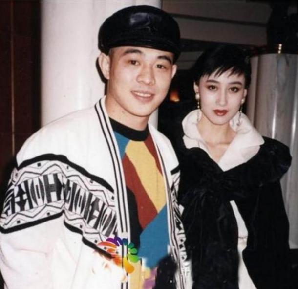 李连杰前妻黄秋燕近照曝光,美艳依旧,完全不输利智!