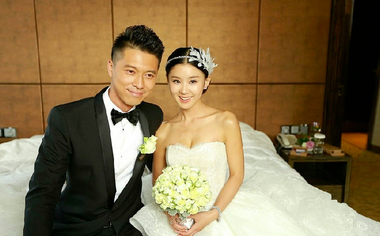 相恋12年,结婚5年,王雷李小萌再披婚纱,恩爱不减,狗粮