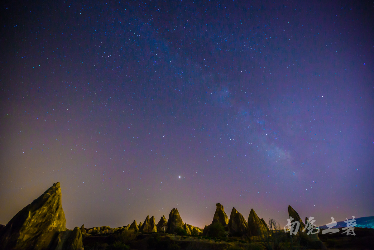 对比了<a href='http://travel.sina.com.cn/bingdao-lvyou/?from=b-keyword' target='_blank'>冰岛</a>,地球上最像月球的地方,还是这里