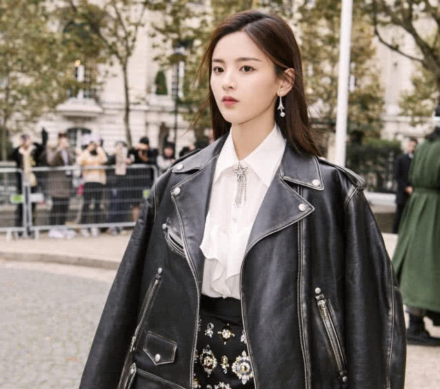 她是《快女》总冠军，意外惨败于杨超越，今沦落到与冯提莫录节目