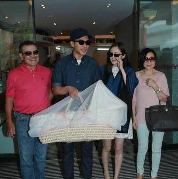 赵丽颖产后四天出院 网友:娱乐圈总算还有一个