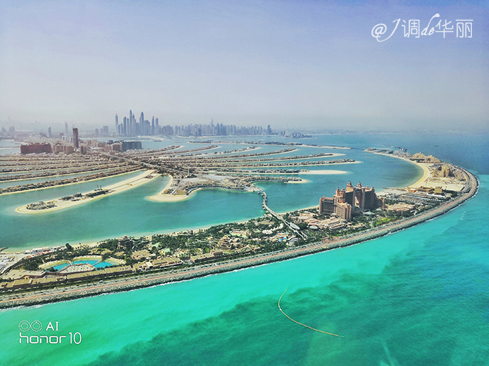 【<a href='http://travel.sina.com.cn/dibai-lvyou/?from=b-keyword' target='_blank'><em><em>迪拜</em></em></a>】上天下海才是打开“奇迹之城”最时髦的方式