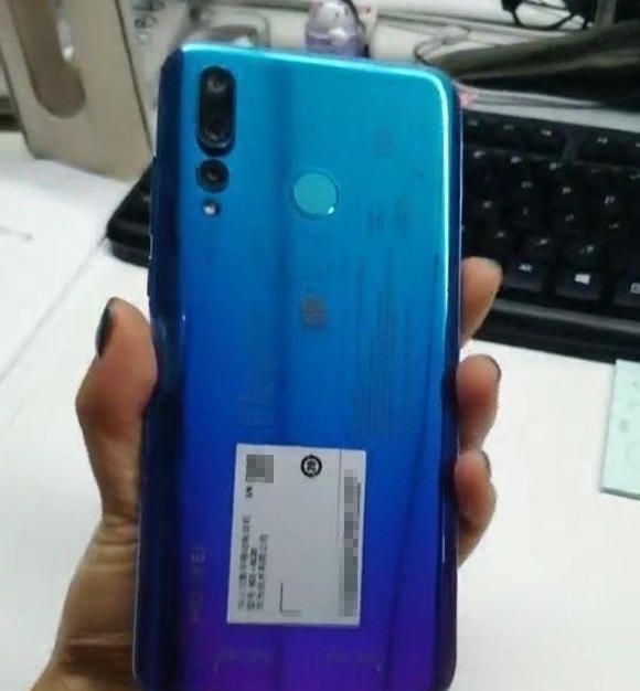 华为nova4真机上手:屏占比高到了