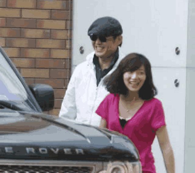 央视前著名主持人程前，圈外妻子比董卿还要美，55岁老来得子