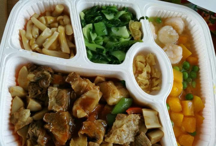 高铁上最贵的盒饭长什么样?吃过的人说出实