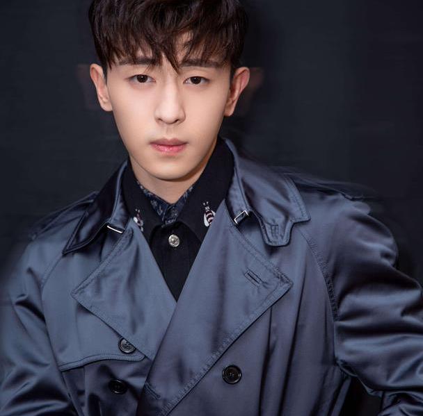 薛之谦4年前就走红全网的歌,邓伦也翻唱过,如