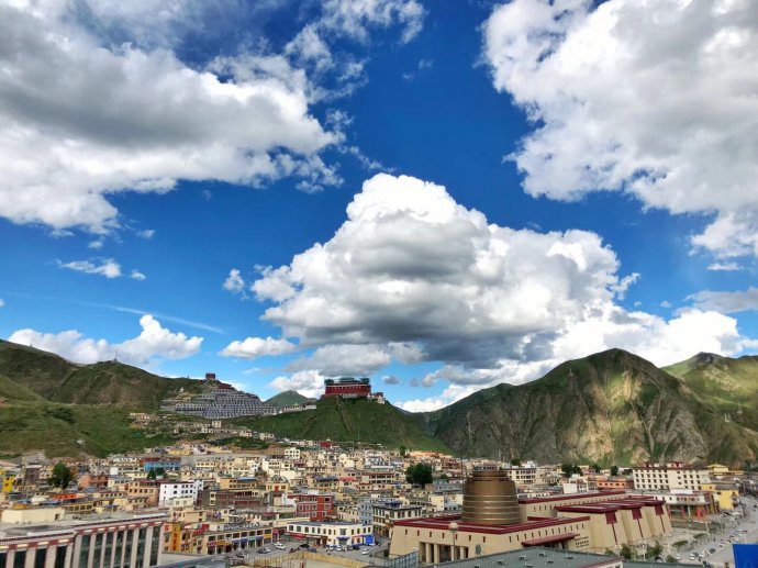 不可思议的青海玉树 当地风景和藏族女孩颜值都特别高