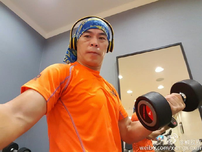 他是李连杰替身，却当众掌掴数耳光，与徐克结缘成就《狮王争霸》