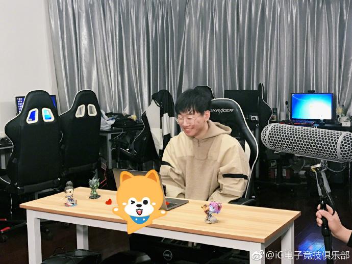 LOL:疑似IG冠军卡莎皮肤模型泄露,网友建议把