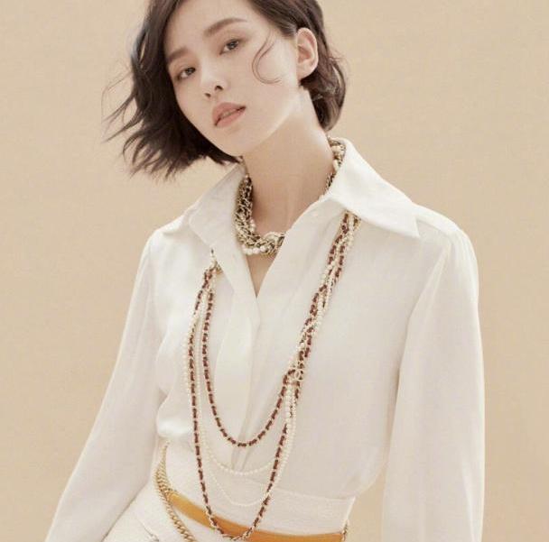 刘诗诗挺7个月孕肚首次公开露面,晒老公视角照