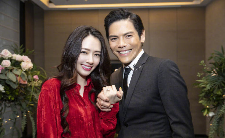 向太晒出向佐郭碧婷订婚现场照,疑似暗示女方已经怀孕