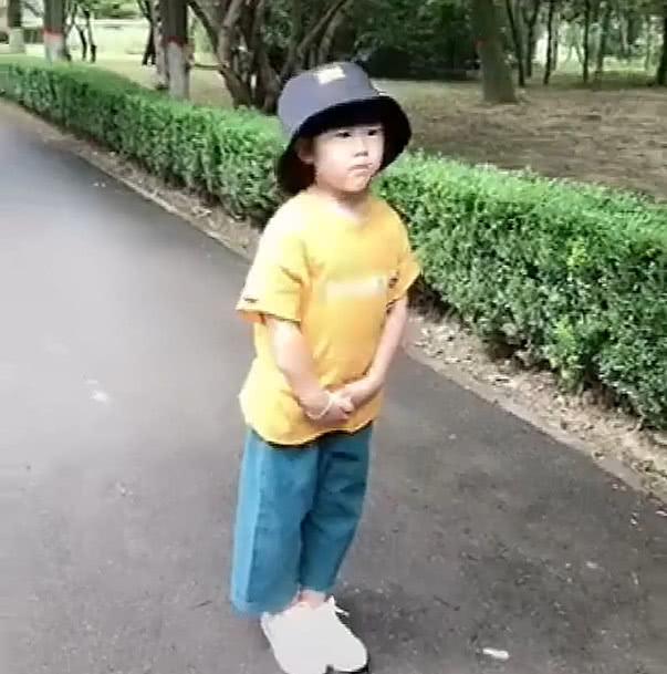妹妹看见16岁哥哥后的表情，就好像恋爱中的少女，实在是太萌了
