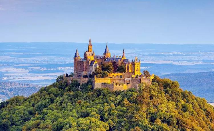世界上4个最著名城堡,一个是童话王国,一个是吸血鬼城堡