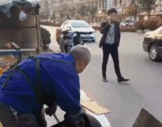 不懂怎么鉴别真假飞天茅台?酒瓶背标上的这两