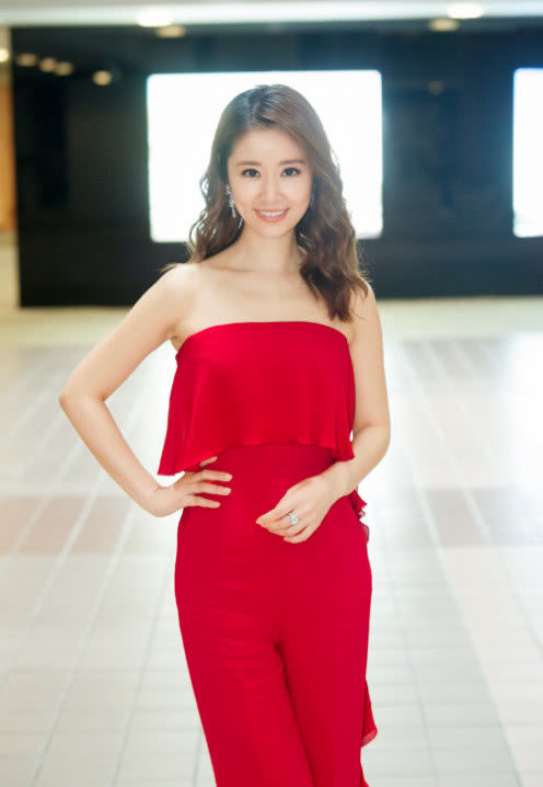 林心如的湿发造型太有范了!跟刚洗头发没吹干