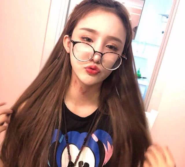 网红大美被粉丝偶遇!离开美颜和滤镜后张这样