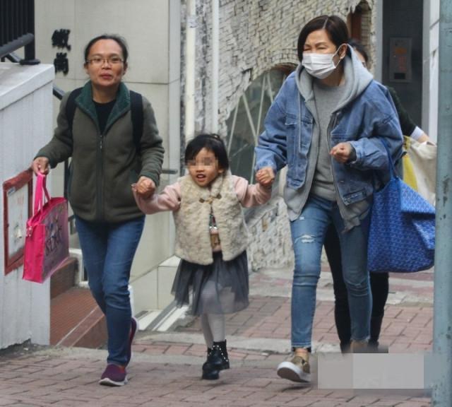 杨幂和蔡徐坤一起参加北京卫视春晚,刘恺威独