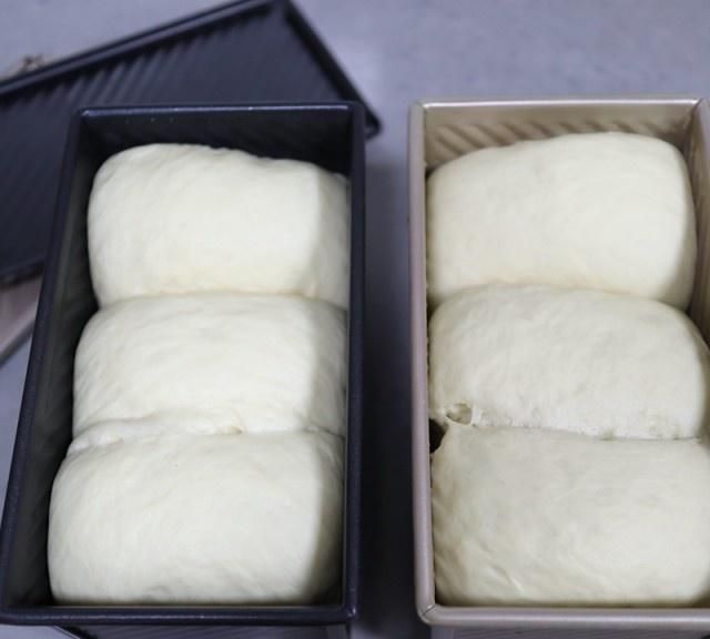 酸奶蜂蜜吐司，口感非常柔软，配上一杯牛奶，早餐好选择