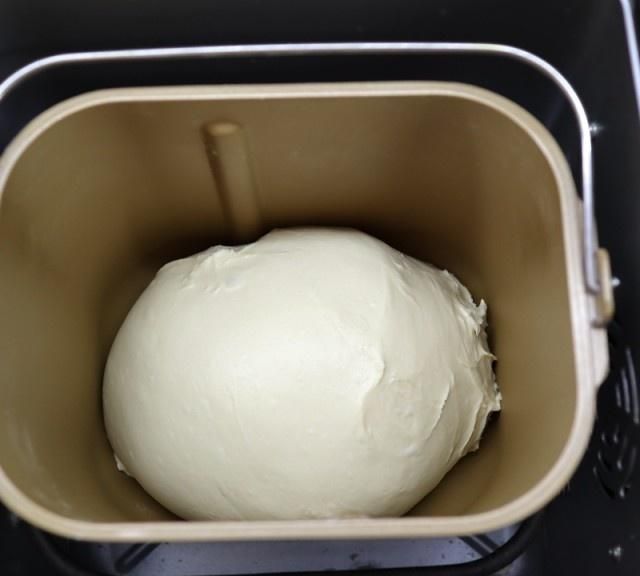 酸奶蜂蜜吐司，口感非常柔软，配上一杯牛奶，早餐好选择