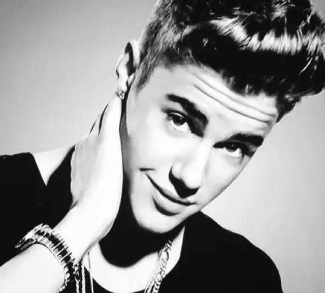 贾斯汀比伯晒婚后生活视频,赛琳娜出局,八年后