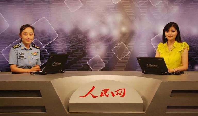 她是国防大学的教授，47岁依然貌美如花，发表论文100多万字