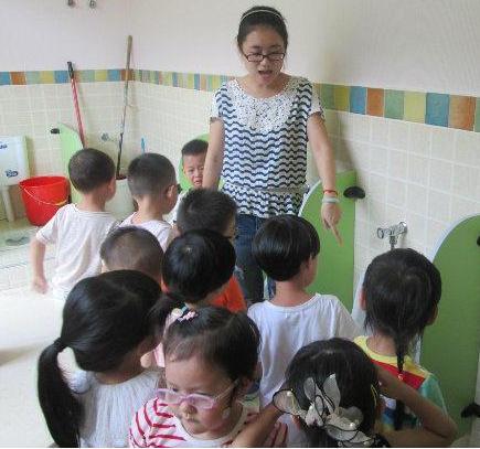 为什么孩子不愿意在幼儿园拉粑粑,这3个原因家长要知道