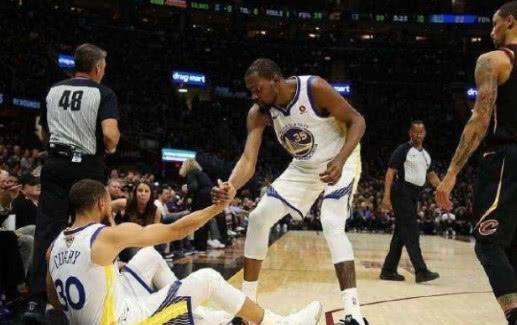  从队友到对手 塔图姆与欧文的篮球轨迹交织之谜