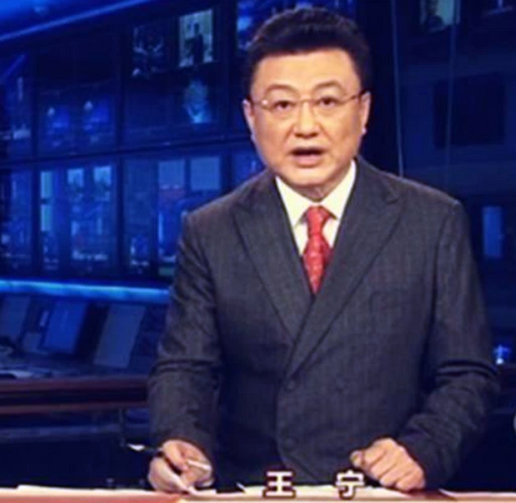 央视《新闻联播》播音员,金龟子的老公王宁,如今过的怎样?