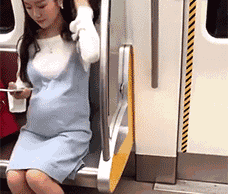 爆笑gif趣图:小姨子,一顿吃一箱方便面!这样谁还敢娶你啊!