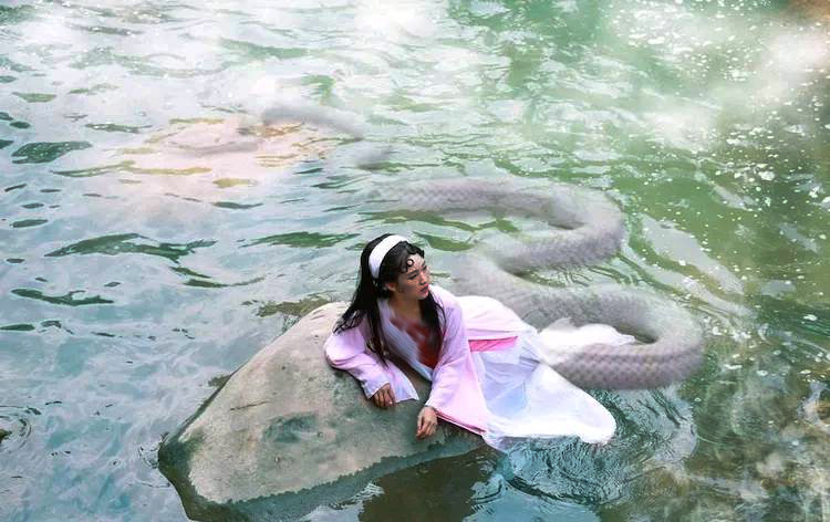 后山奇遇,蛇化人形之谜与心灵深处的秘密 后山奇遇,蛇化人形之谜与心灵深处的秘密