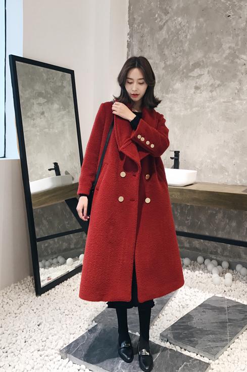 姑娘,你还缺一件羊绒大衣吧?