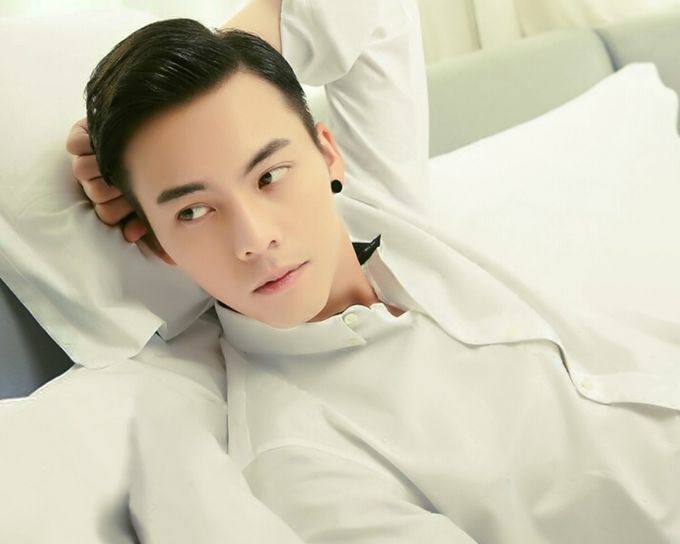 陈伟霆官宣新恋情,近照碾压前女友Baby?网友