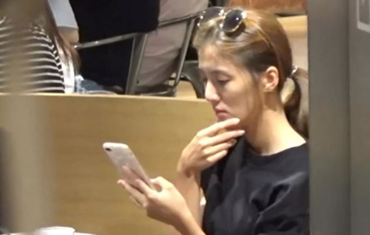 得知林峰新恋情后闷闷不乐?吴千语近照无精打采不见笑容!