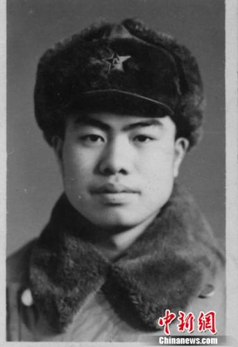 1954年,钱七虎保送进入哈尔滨军事工程学院。