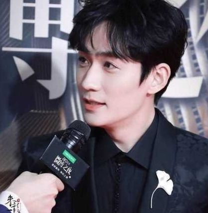 娱乐资讯:朱一龙微博之夜都经历了啥?一口气喝