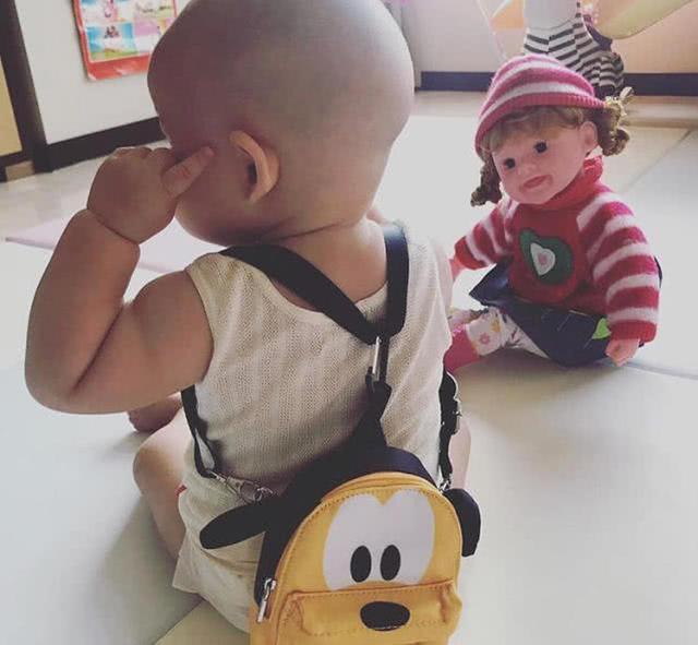 孙怡和女儿穿同款裙子,网友们却看到了亮点,大