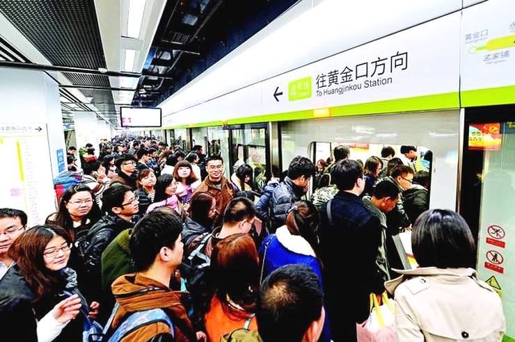 这几个地铁站是人流量最多的也是国内最拥挤的
