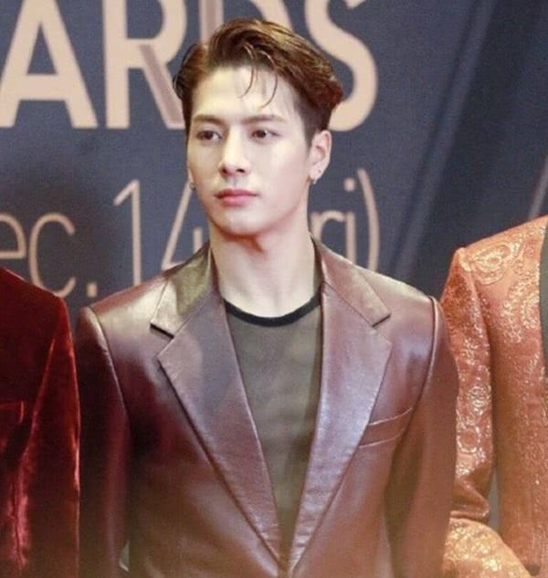 Baby出席MAMA颁奖典礼,一袭露背长裙似仙女,惊艳全场