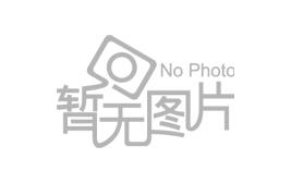 奔驰新举动，为了防止有人坐在引擎盖上讲理，决定打开引擎盖销售
