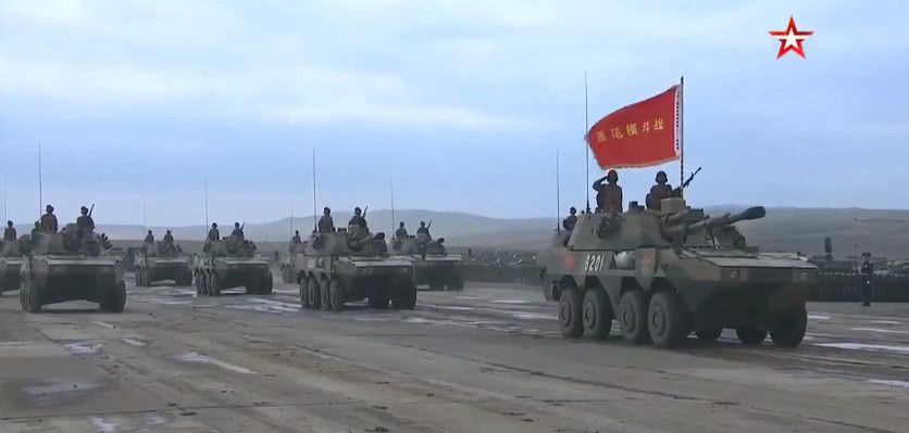 东方2018军演后中俄举行大规模联合阅兵式