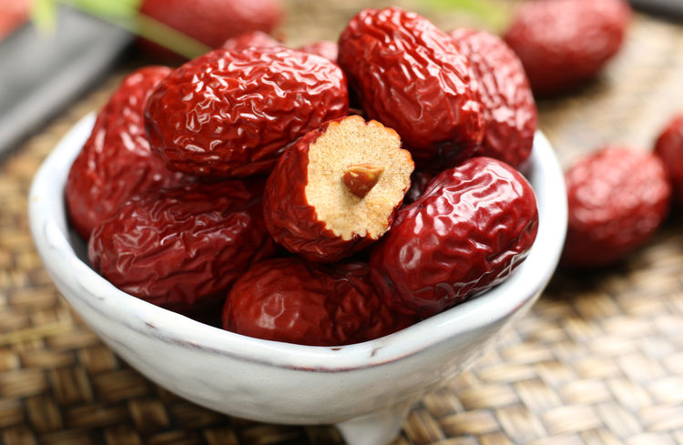 医生提醒:心脏不好,常吃3种食物,保护心脏补气