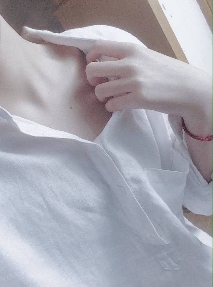 唯美·男生锁骨·壁纸,"一个人的ye,我的心,应该放在