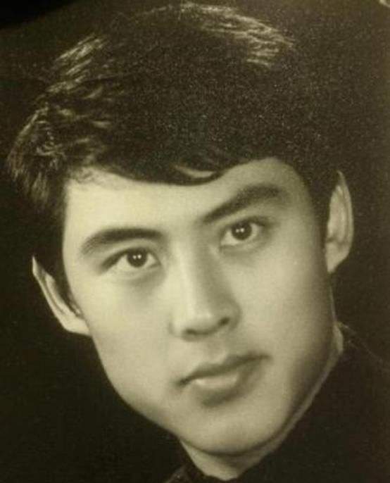 87版红楼梦没有表演经验的高宏亮,演贾琏的色和哭,全靠土办法
